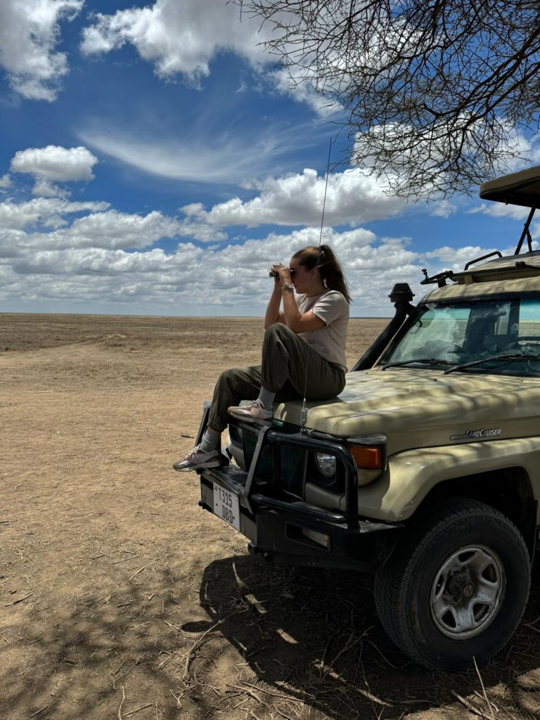 Private Tanzania safari from Arusha with local guide and wildlife in Serengeti